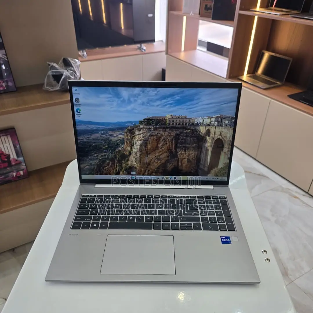 Laptop HP ZBook Firefly 16 G10 16GB Intel Core i7 SSD 512GB