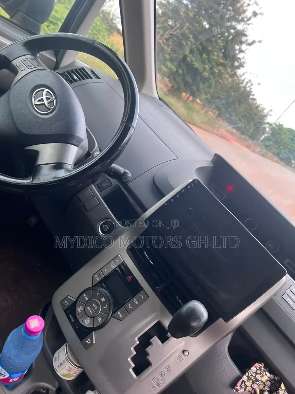 Toyota Voxy V 2WD 8-Seater 2012 Black
