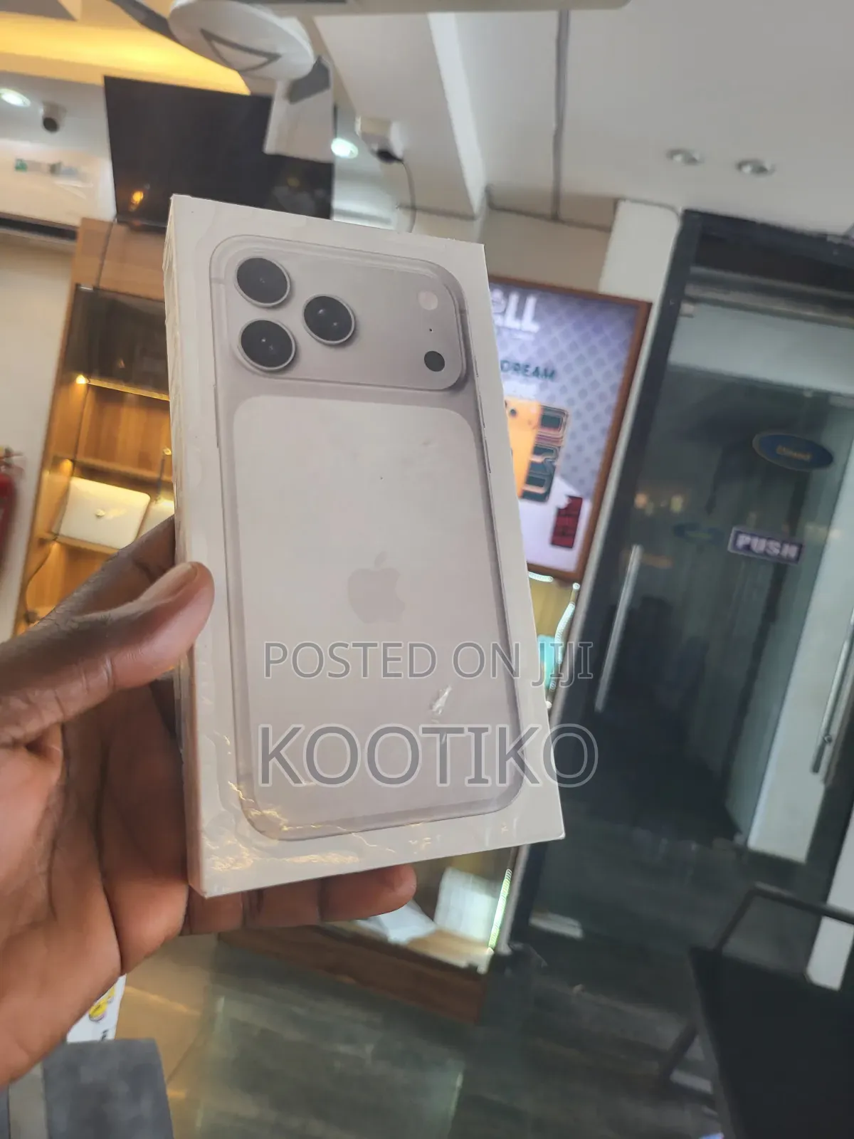 New Apple iPhone 17 Pro Max 256 GB White