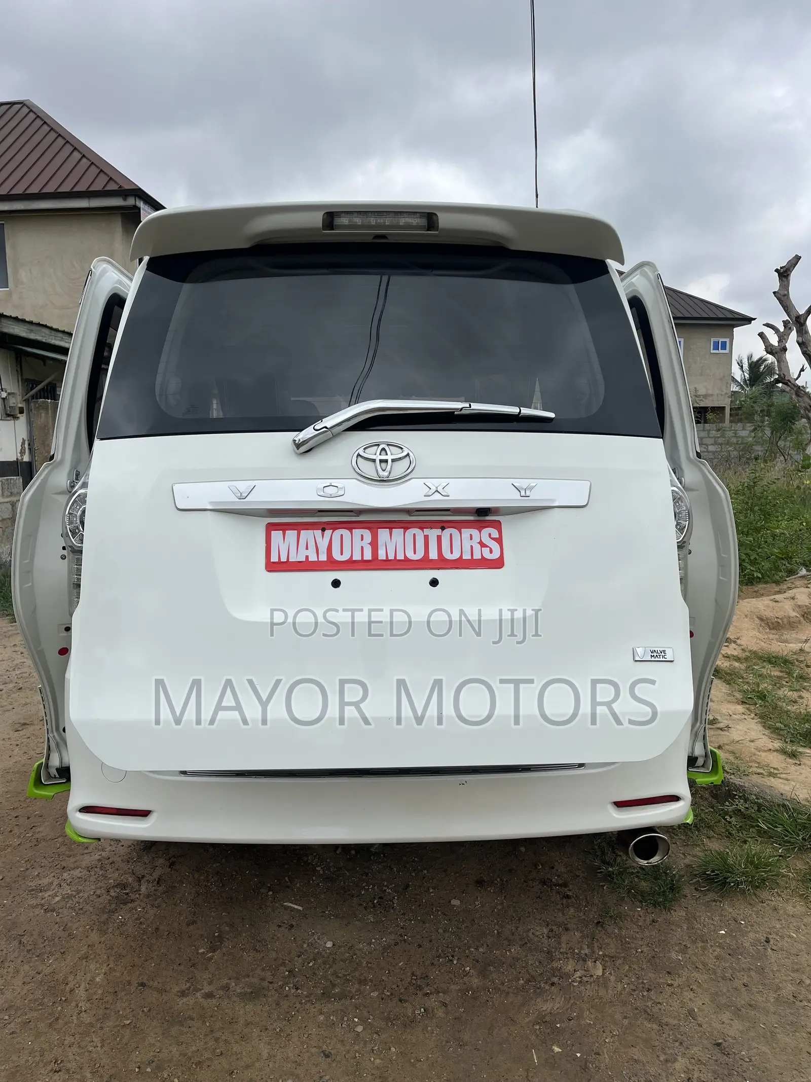 Toyota Voxy X L Edition 4WD 8-Seater 2010 White