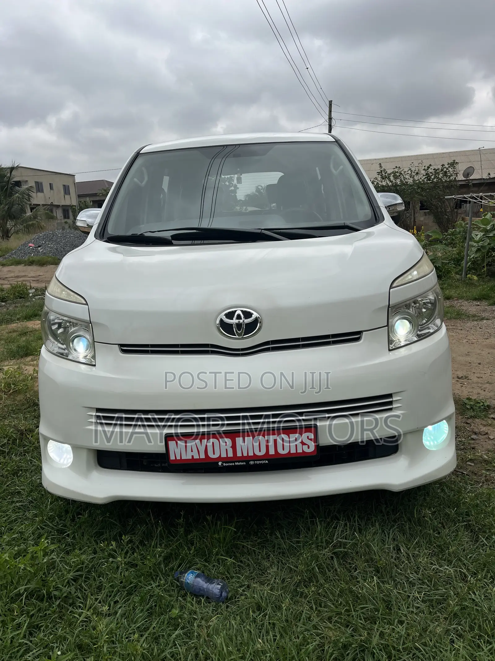 Toyota Voxy X L Edition 4WD 8-Seater 2010 White