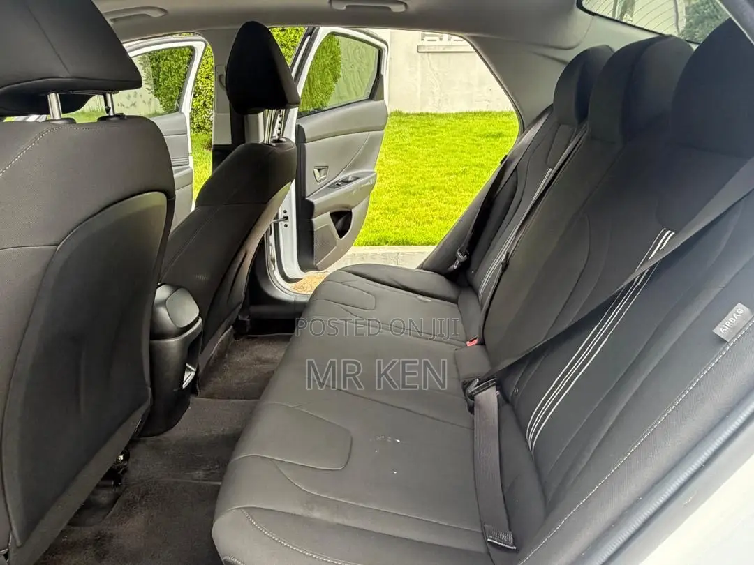Hyundai Elantra 2024 White