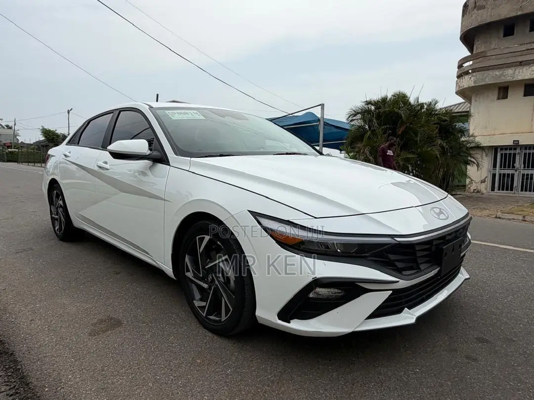 Hyundai Elantra 2024 White