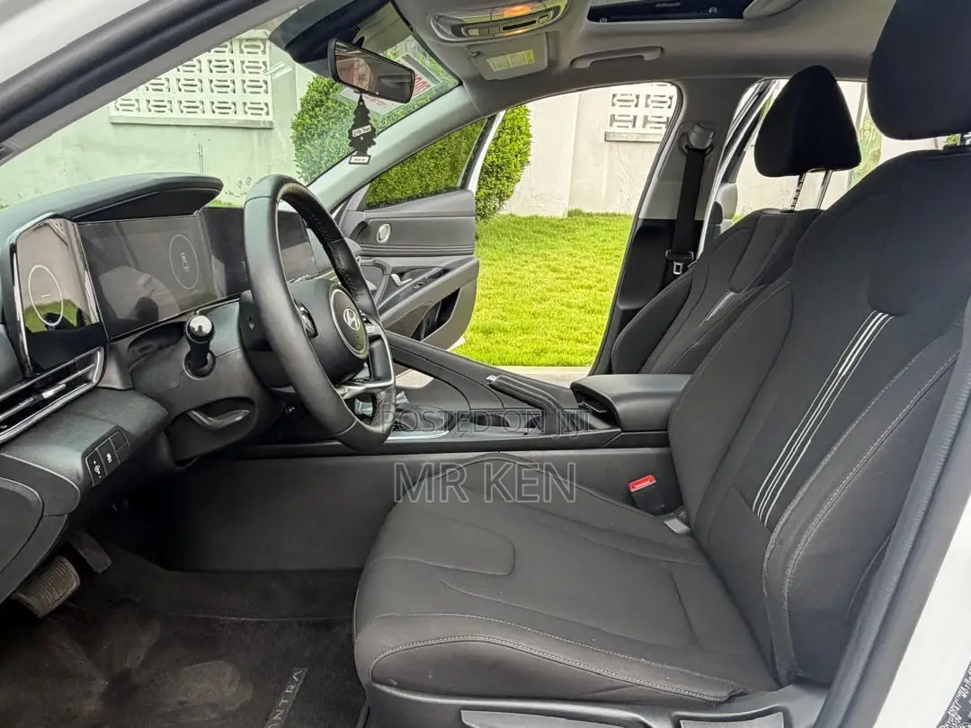 Hyundai Elantra 2024 White