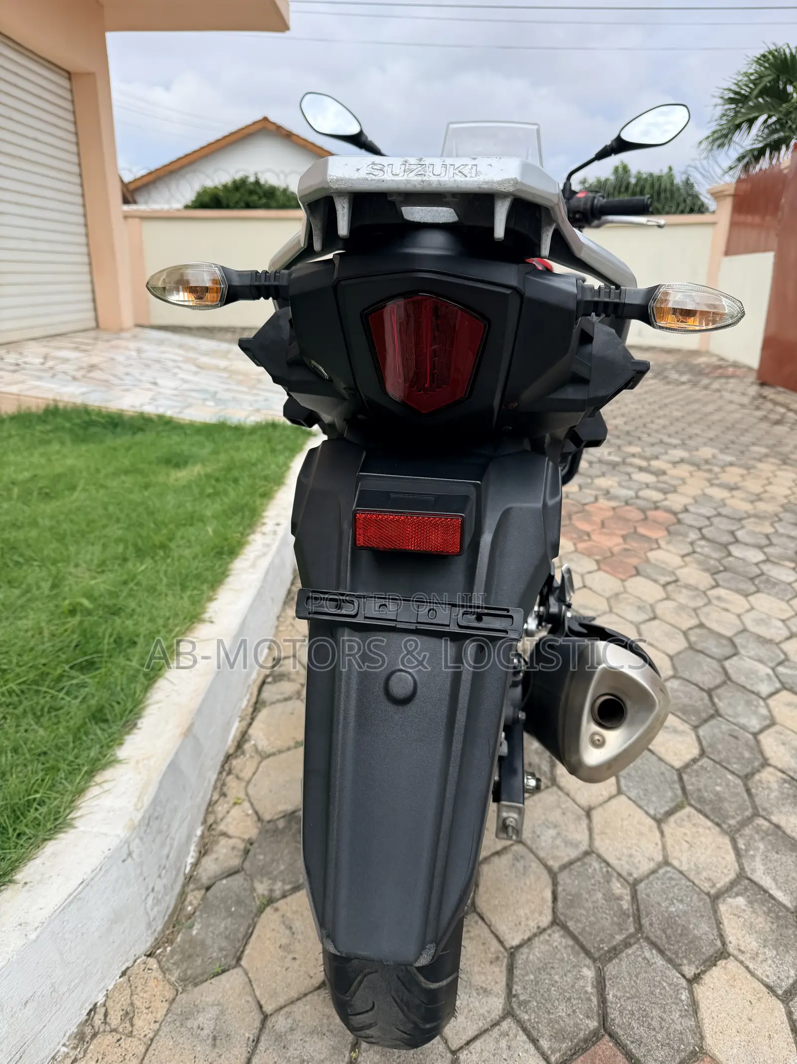 Suzuki V-Strom 2020 Red
