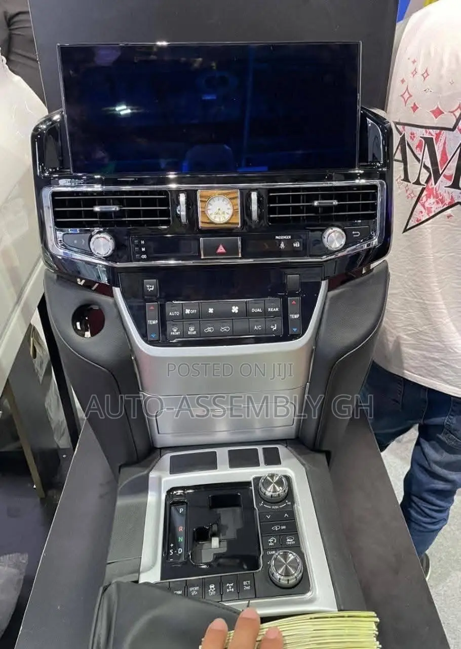 Land Cruiser 200 (2016 -2021) Interior Upgrade Screen and Console