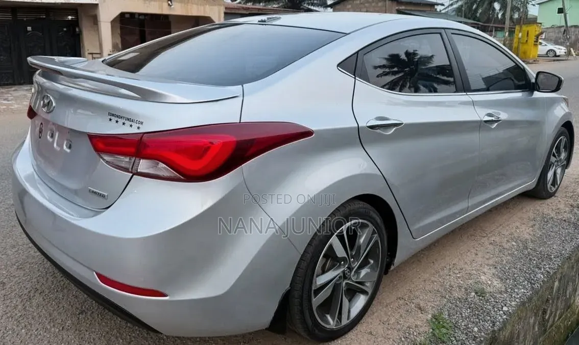 Hyundai Elantra 2016 Silver