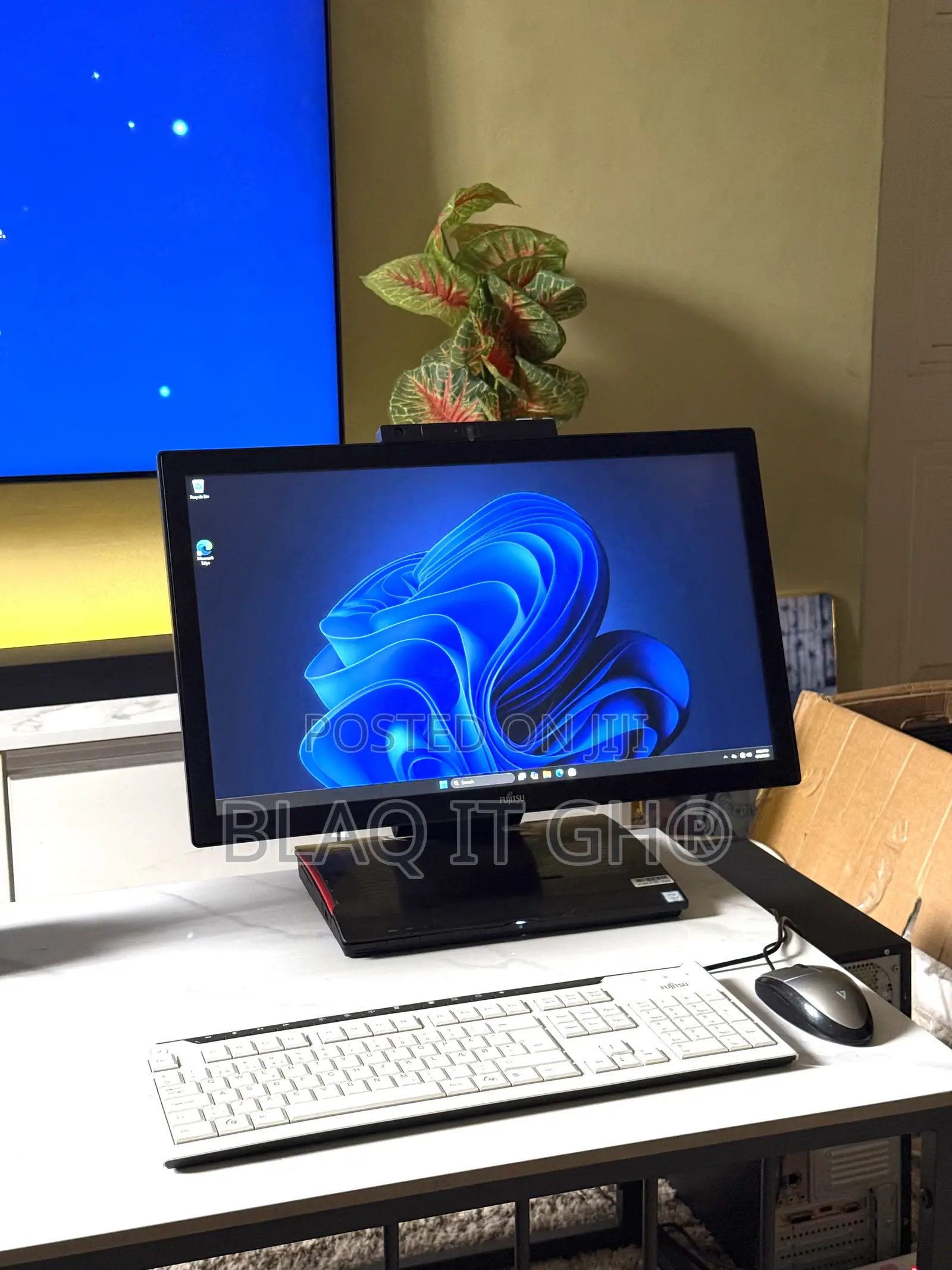Desktop Computer Fujitsu 8GB Intel Core i5 SSD 256GB