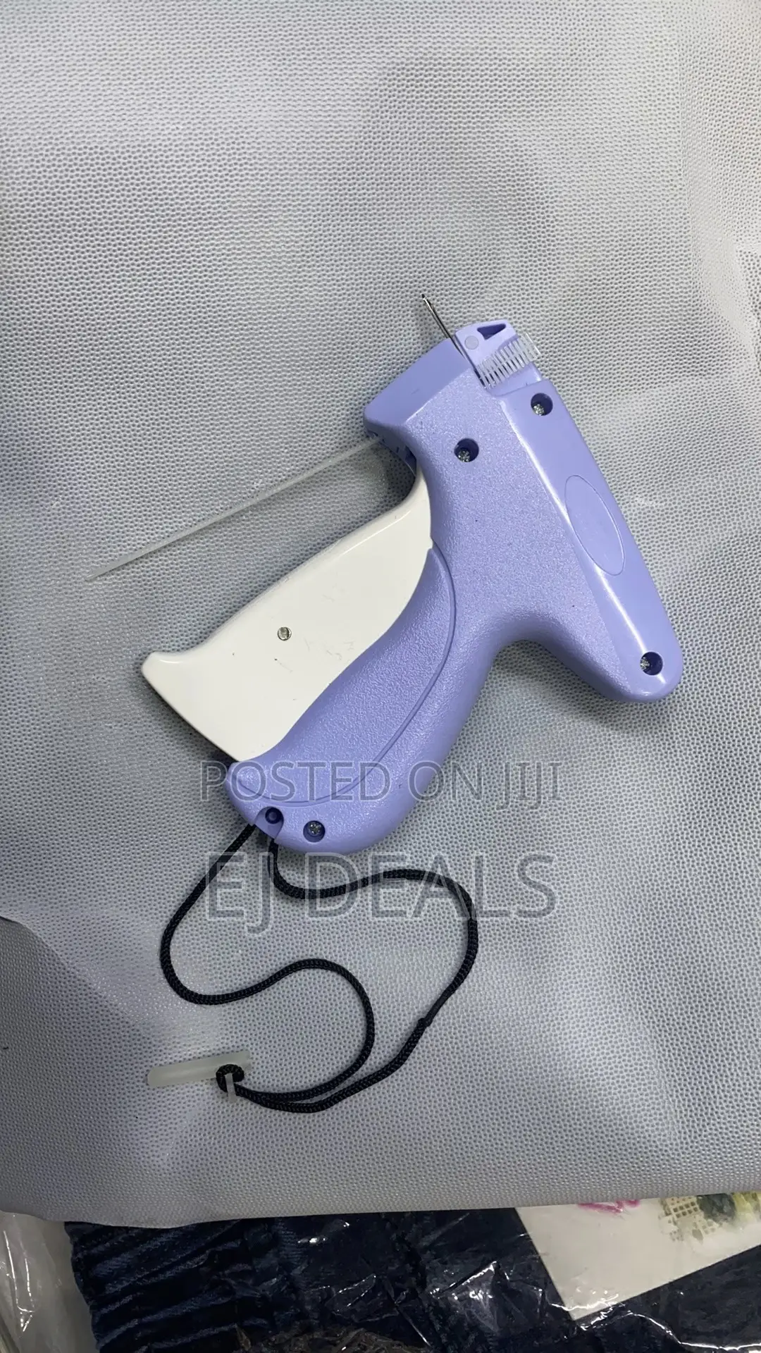 Tagging Gun With Needle and Tag Pins for Cloth