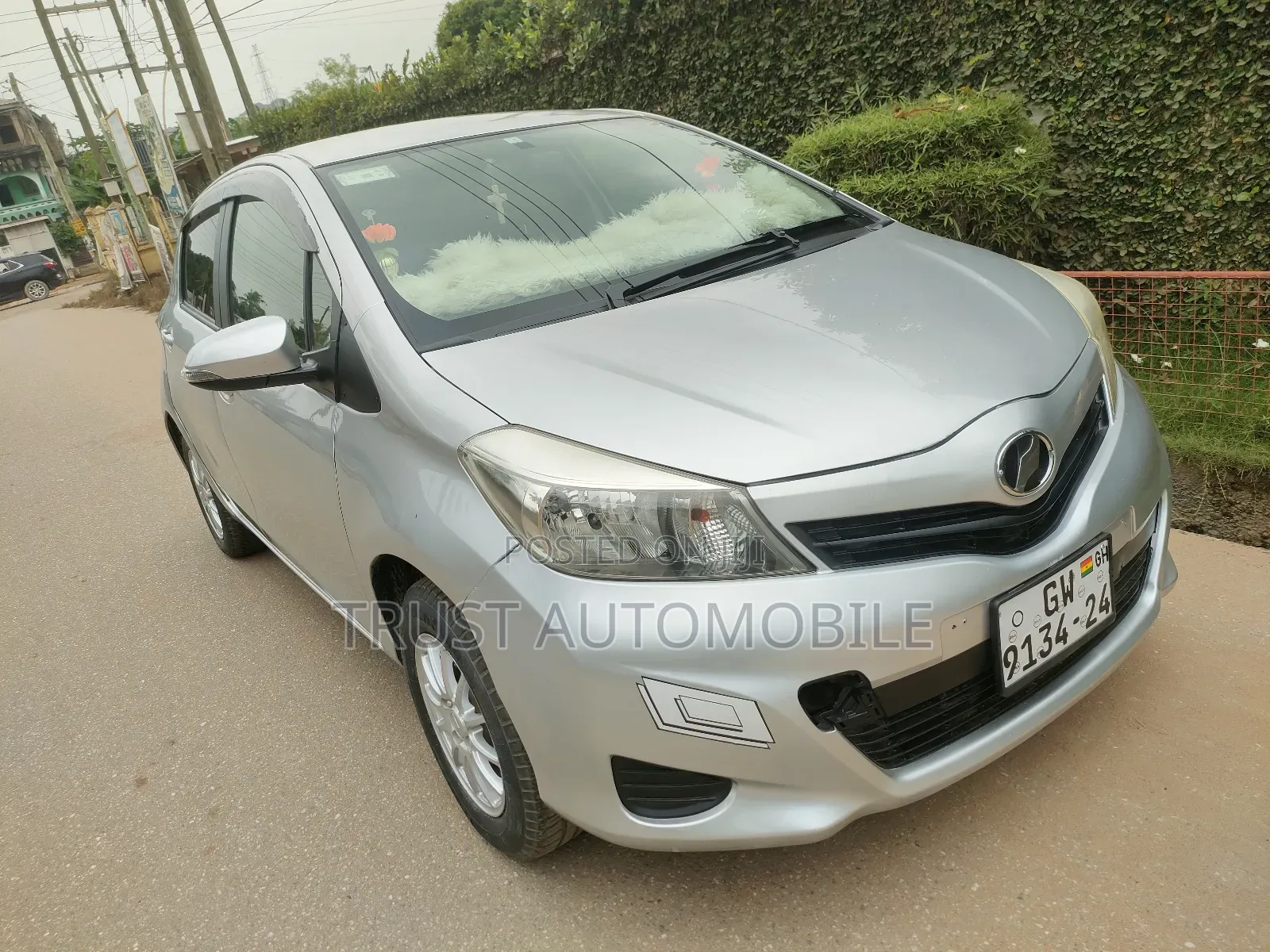 Toyota Vitz 1.3 FWD 5dr 2013 Silver