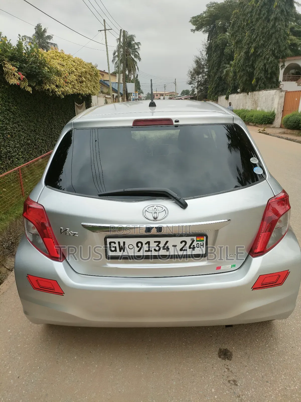 Toyota Vitz 1.3 FWD 5dr 2013 Silver