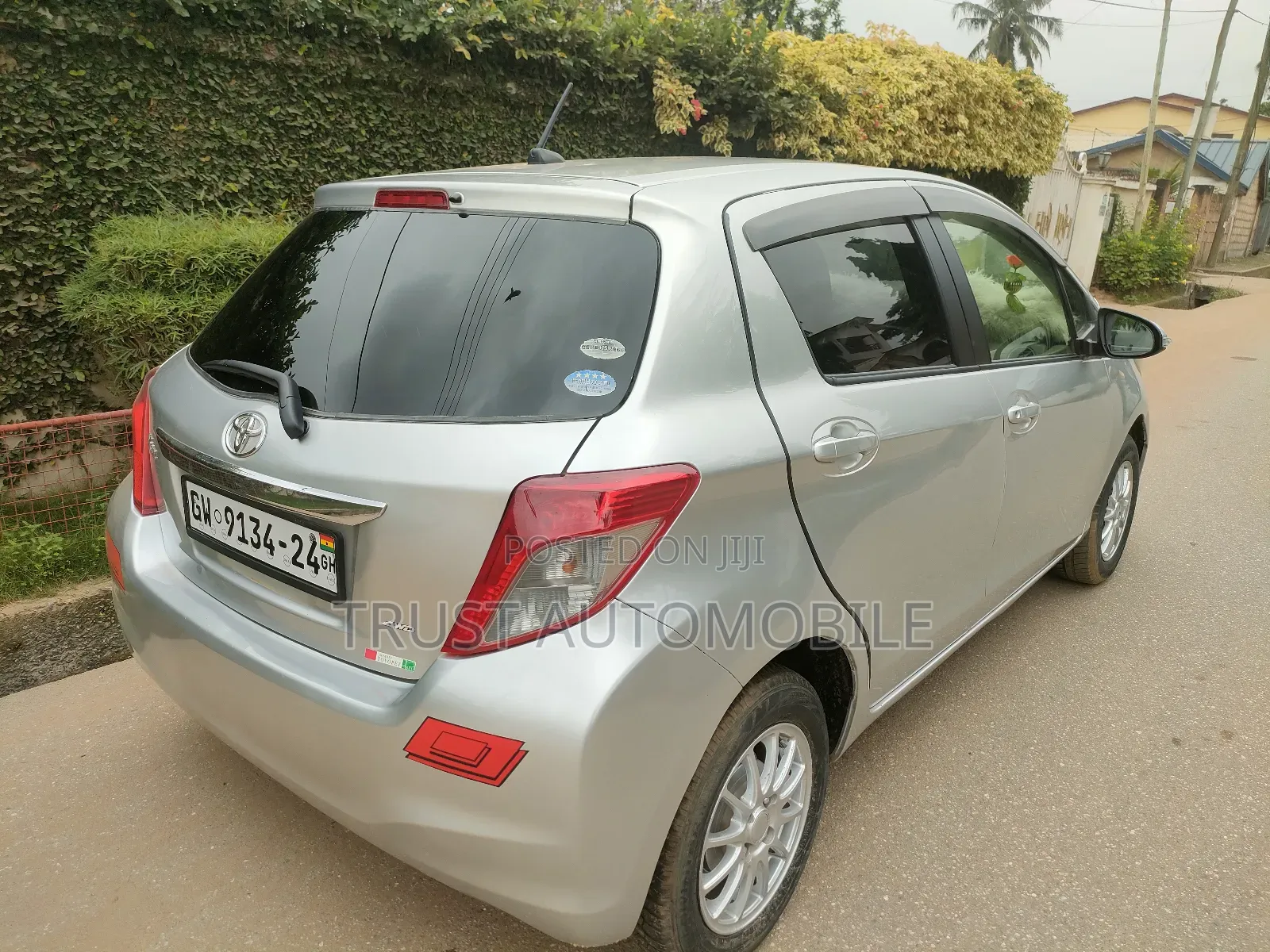 Toyota Vitz 1.3 FWD 5dr 2013 Silver