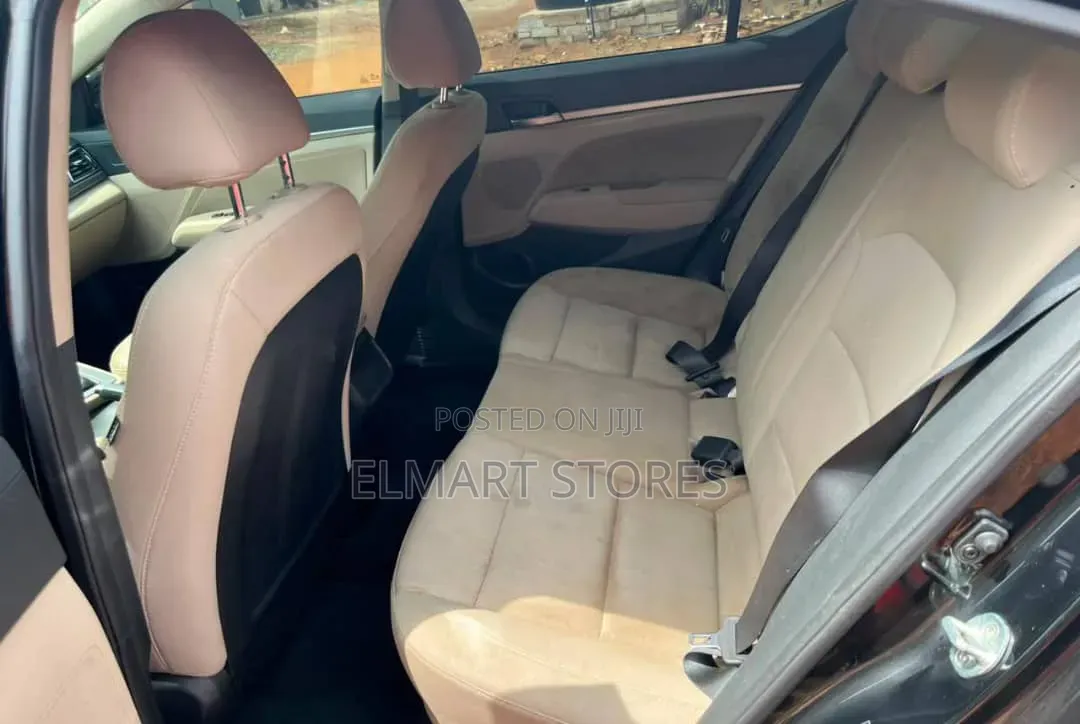 Hyundai Elantra 2017 Black