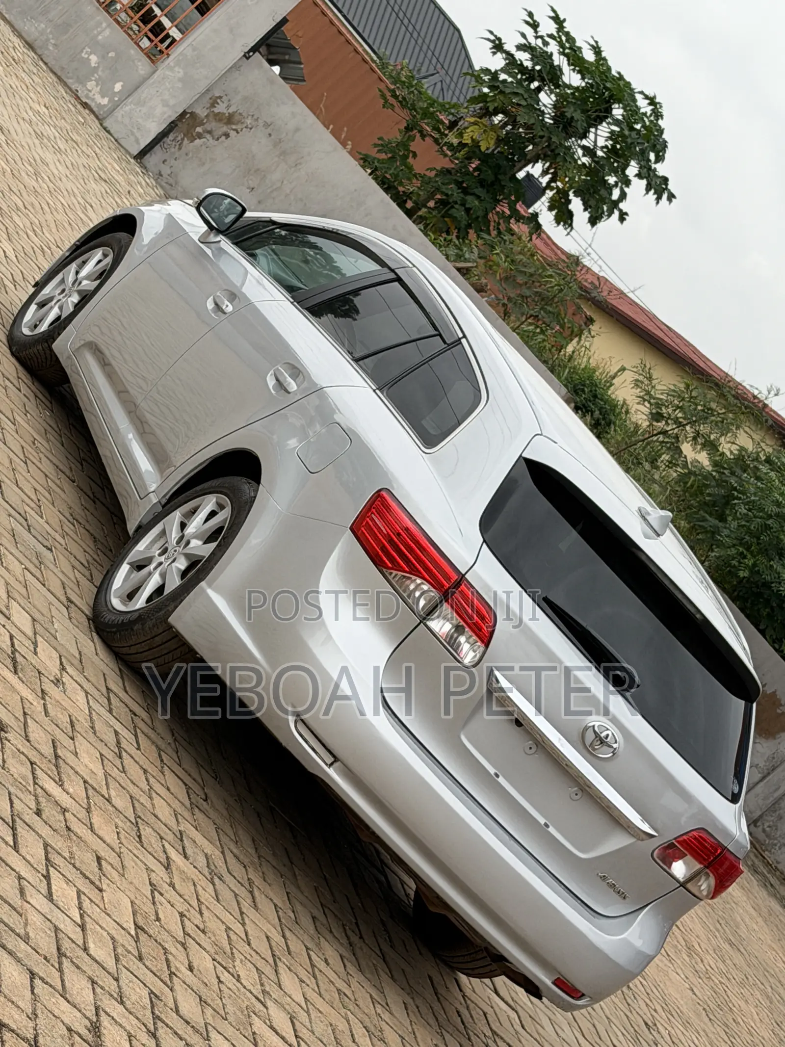Toyota Avensis 2013 Silver