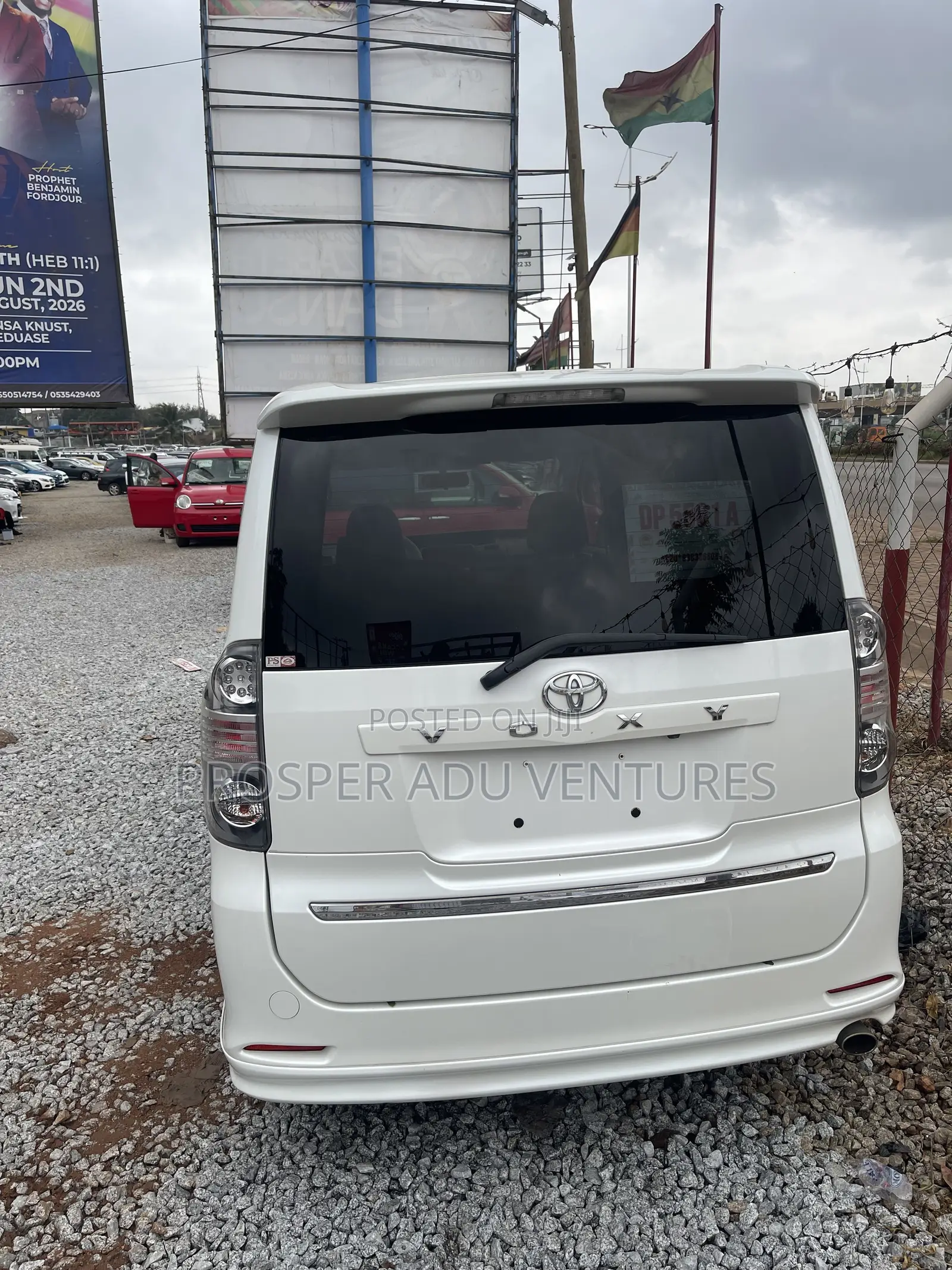 Toyota Voxy Z 2WD 8-Seater 2010 White