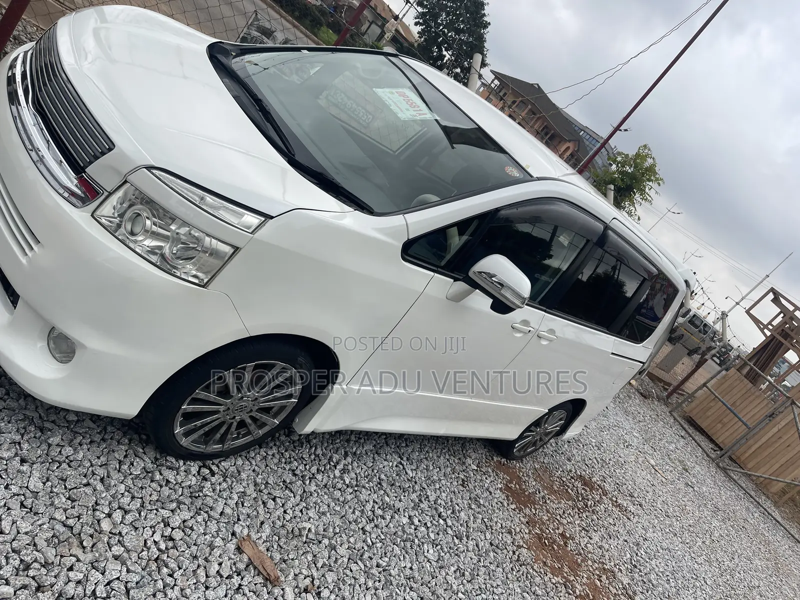 Toyota Voxy Z 2WD 8-Seater 2010 White