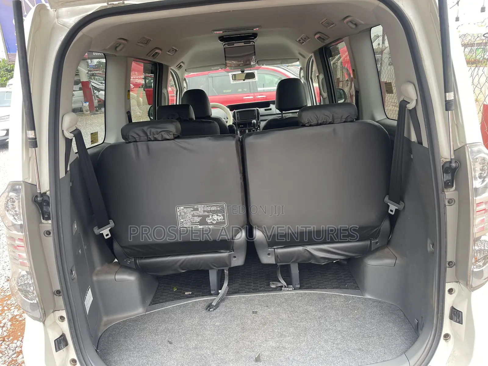 Toyota Voxy Z 2WD 8-Seater 2010 White