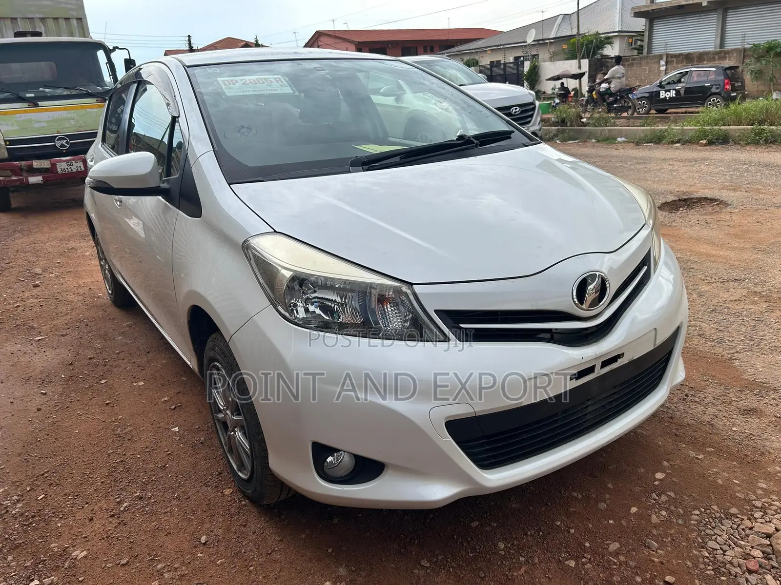 Toyota Vitz 1.3 FWD 5dr 2014 White
