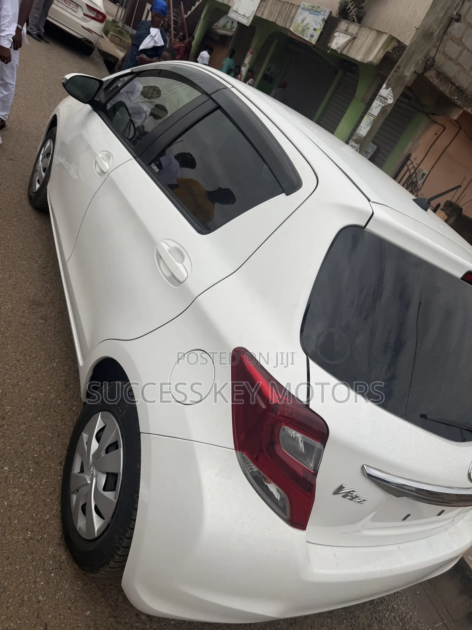 Toyota Vitz 1.5 FWD 5dr 2015 White