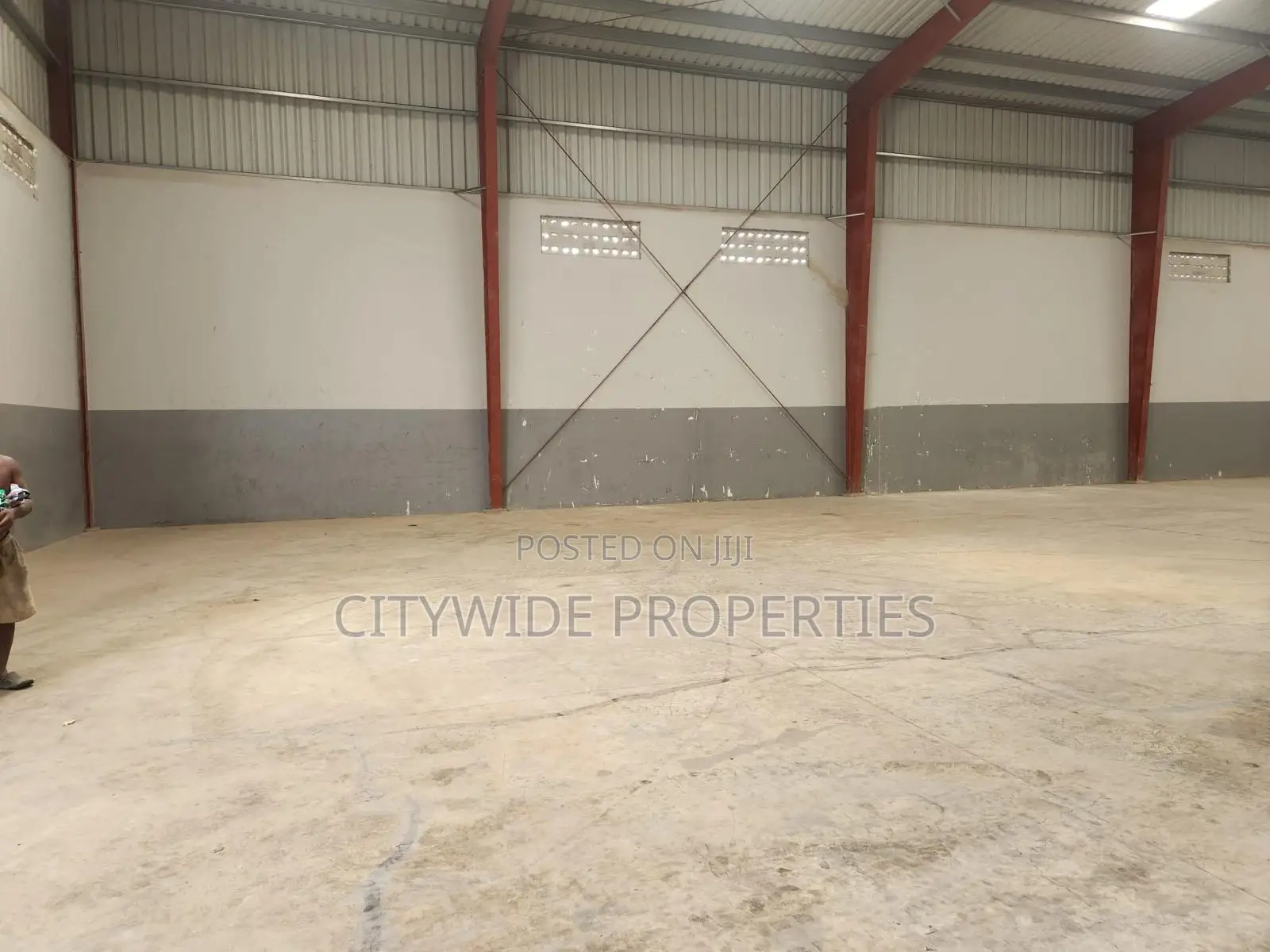 Large Warehouse 3200 SQM in Tema