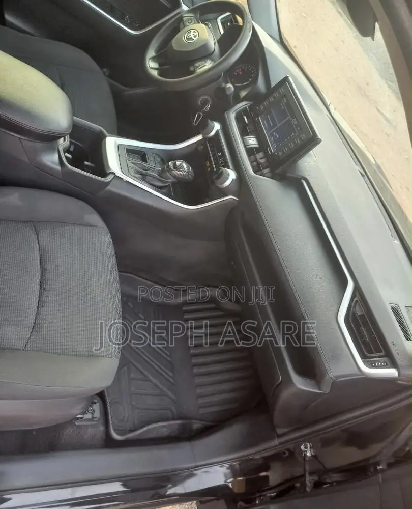 Toyota RAV4 LE 2022 Black