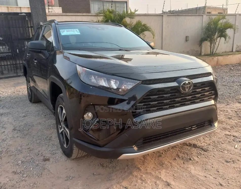 Toyota RAV4 LE 2022 Black
