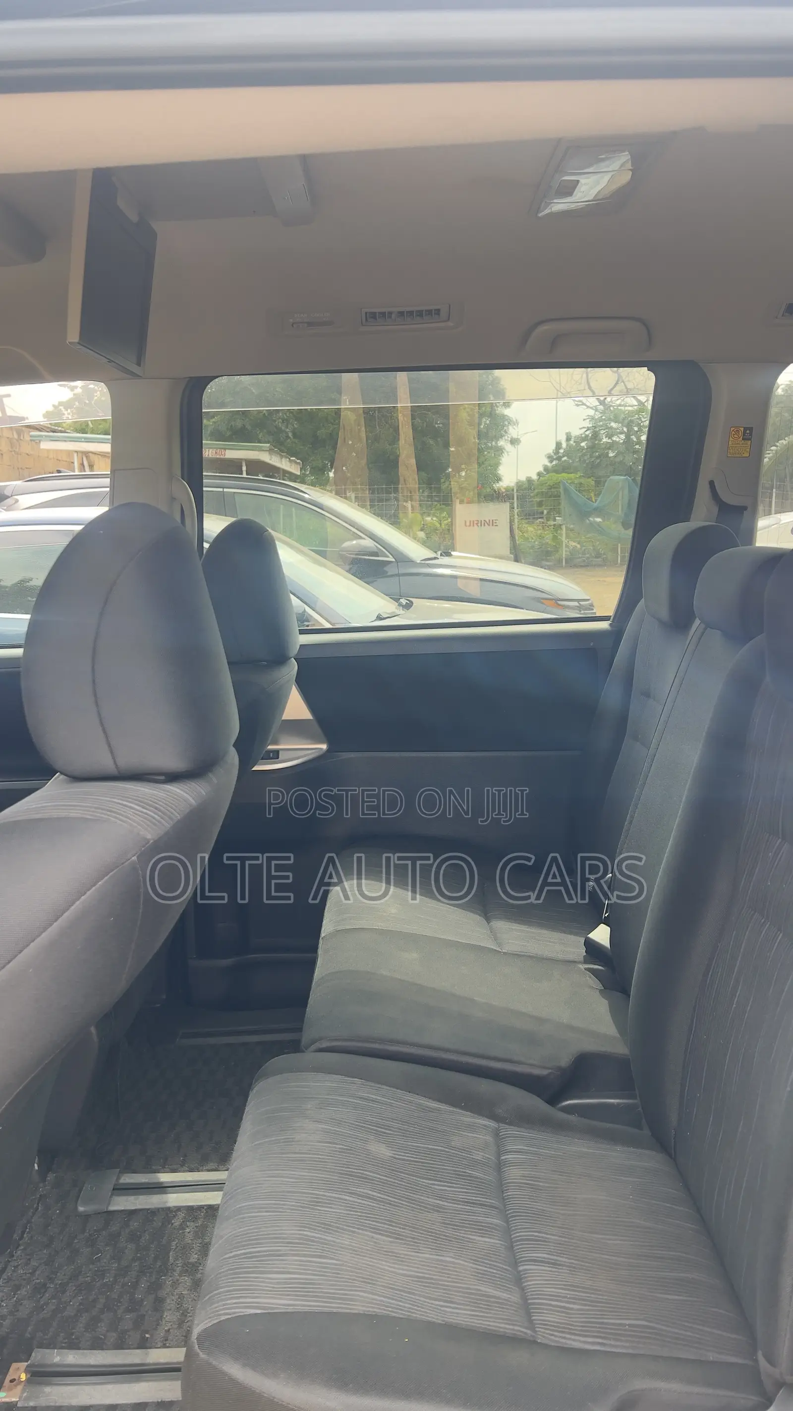 Toyota Voxy V 2WD 8-Seater 2011 Blue