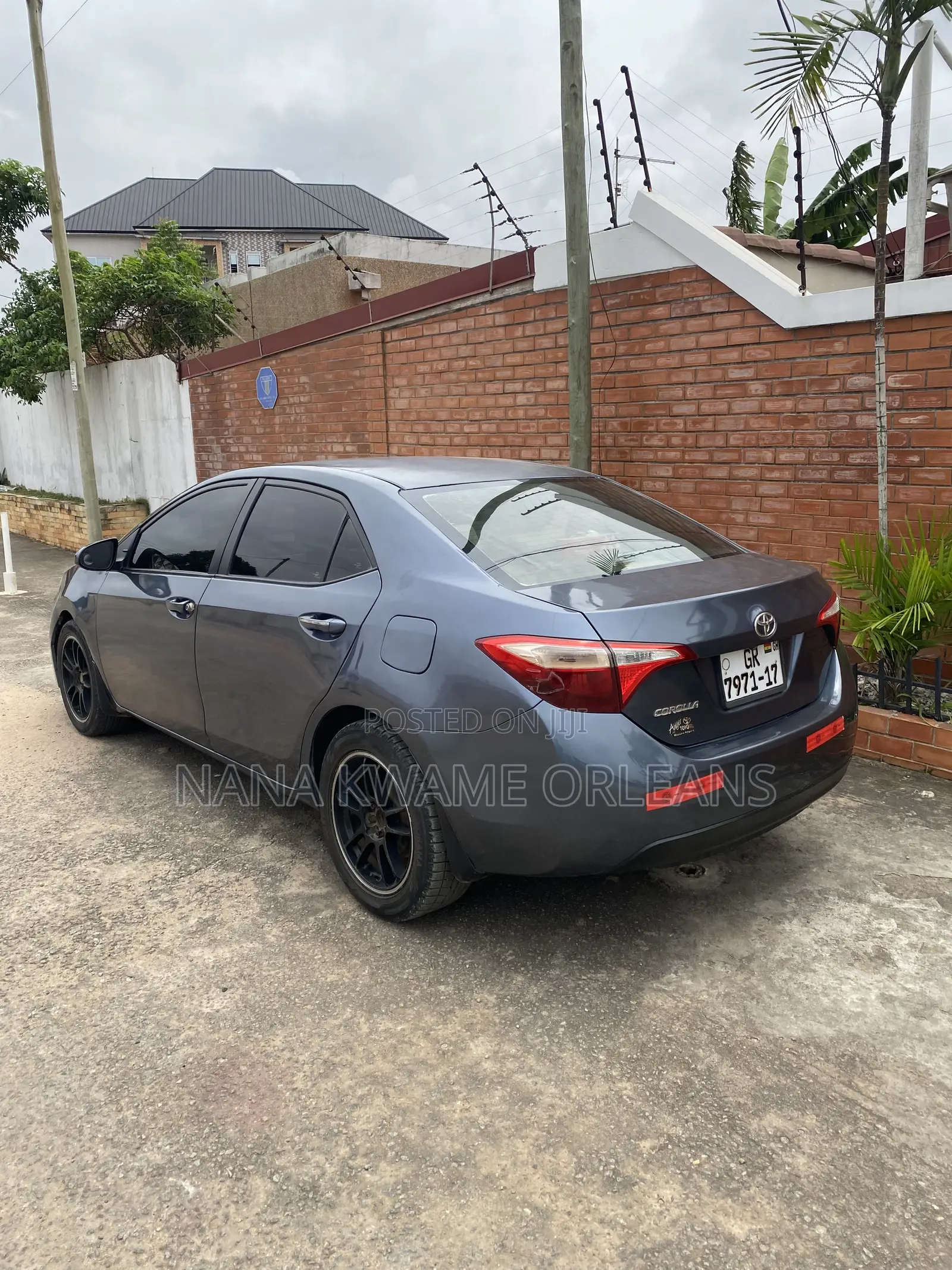 Toyota Corolla LE 4dr Sedan (1.8L 4cyl CVT) 2015 Gray