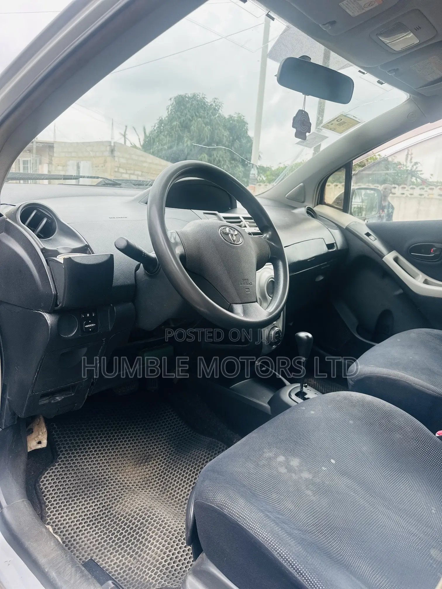 Toyota Vitz 2007 Silver