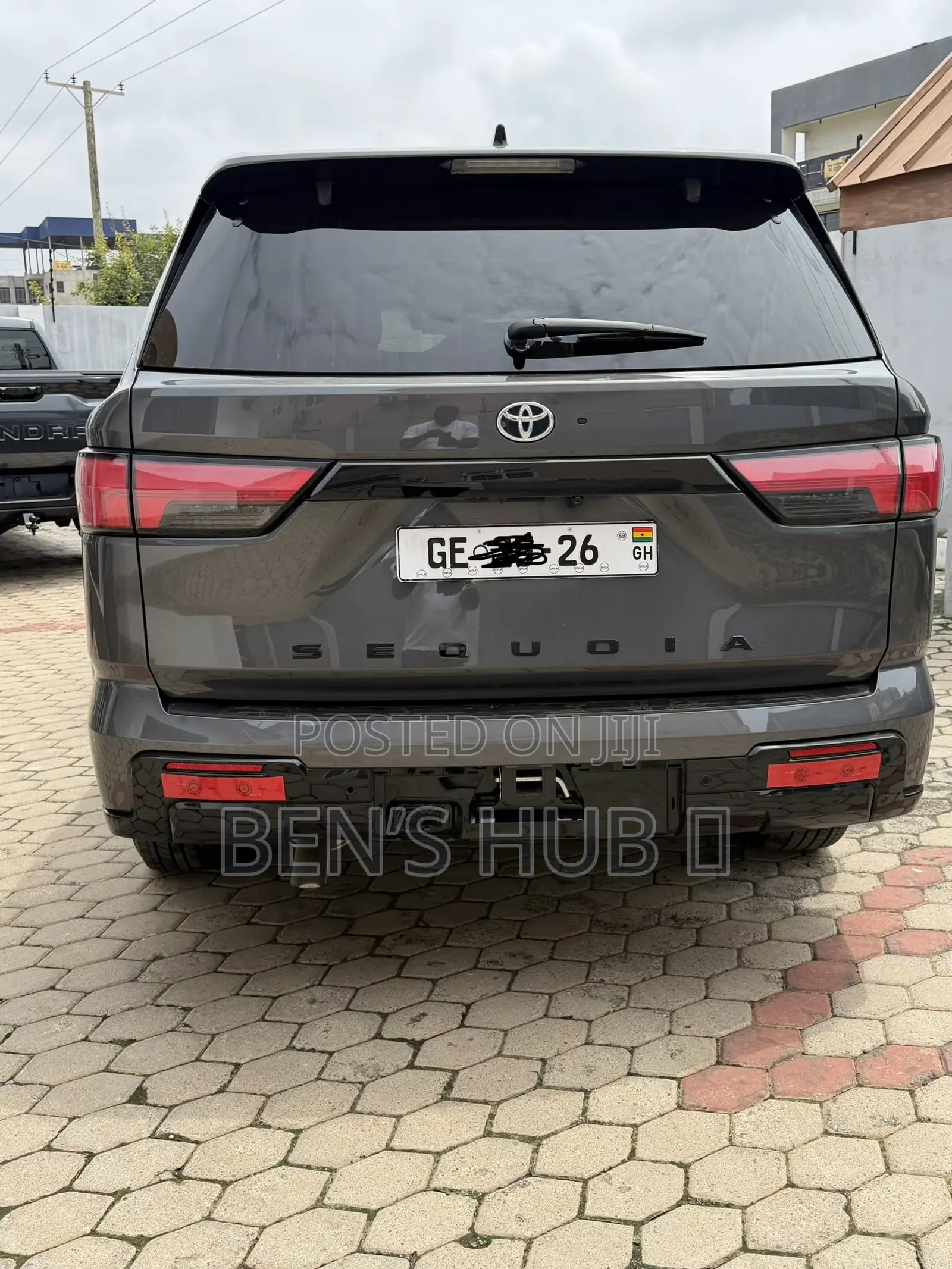 Toyota Sequoia Platinum 4WD 2023 Gray