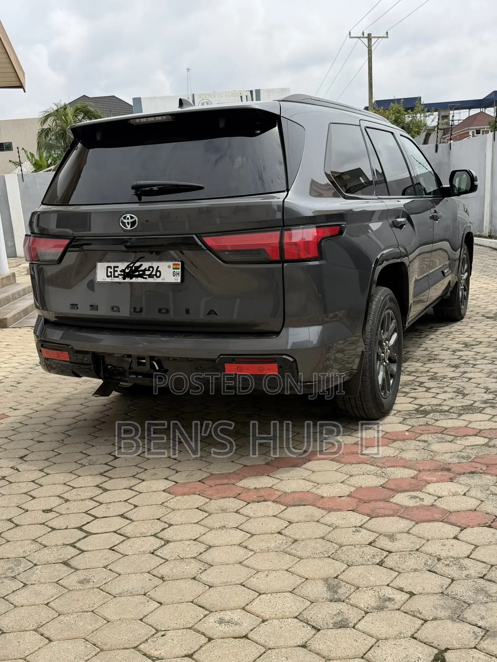 Toyota Sequoia Platinum 4WD 2023 Gray