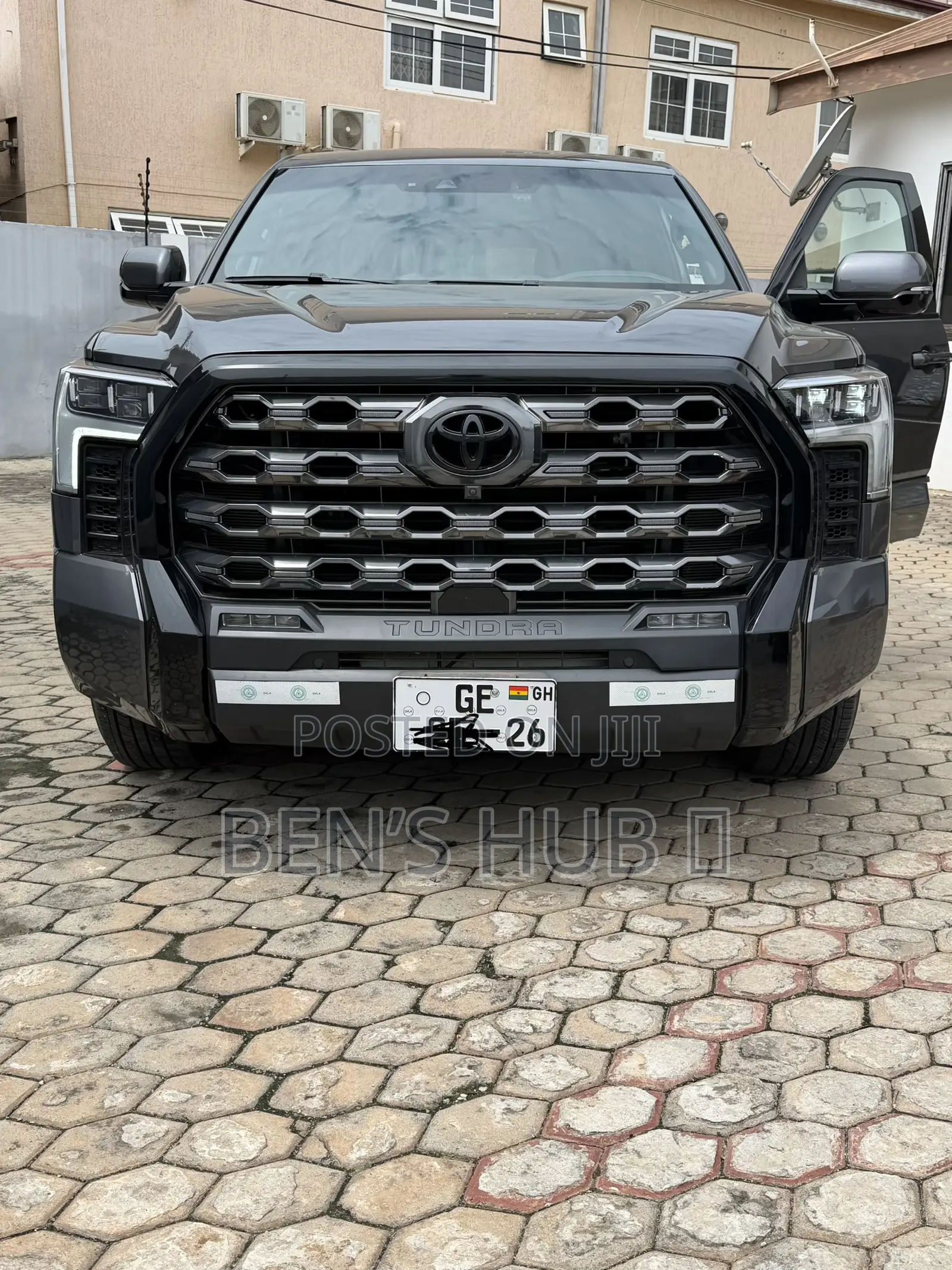 Toyota Sequoia Platinum 4WD 2023 Gray