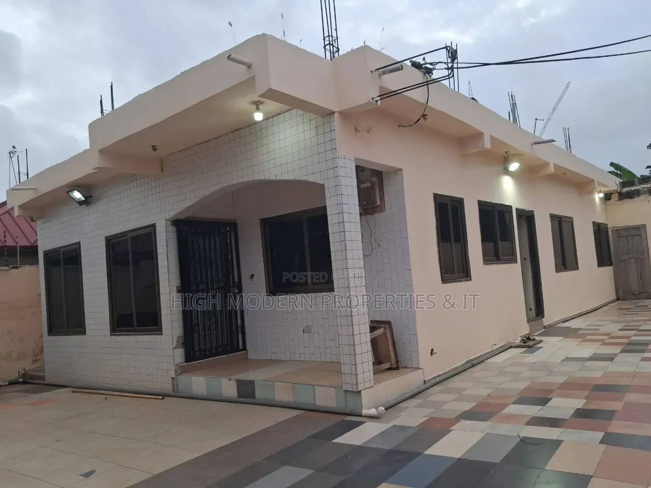 3bdrm House in Baatsona Total for rent