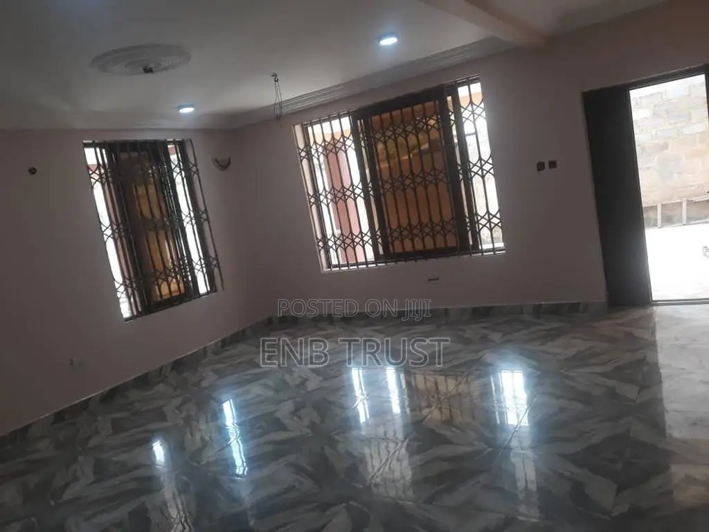 10bdrm House in Kwabenya, Ga East Municipal for sale