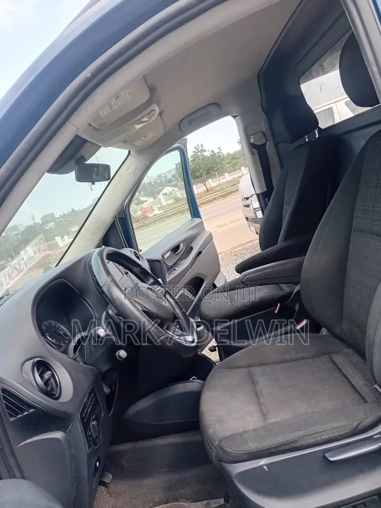 Mercedes-Benz 1113 2016 Blue