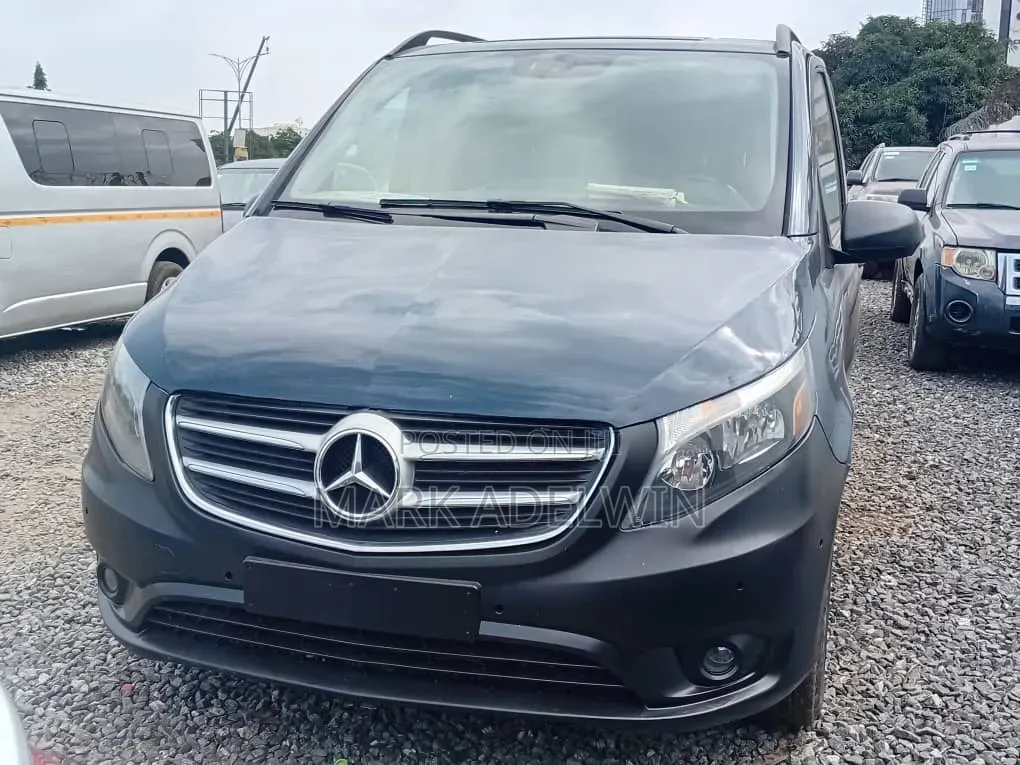 Mercedes-Benz 1113 2016 Blue