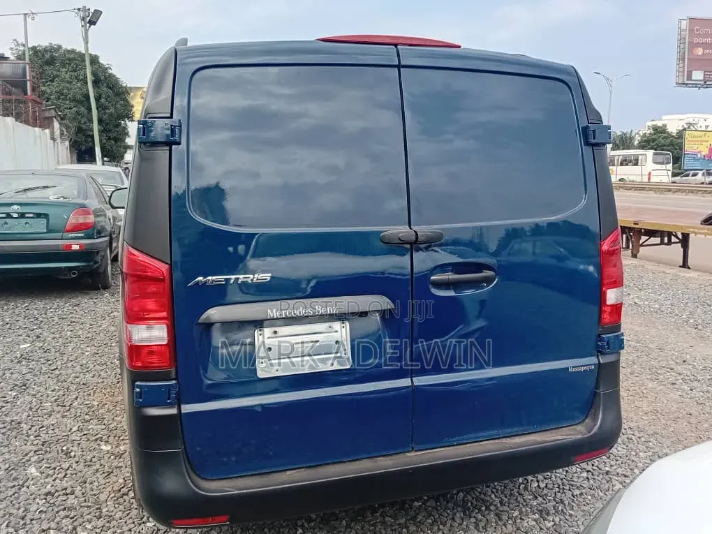Mercedes-Benz 1113 2016 Blue