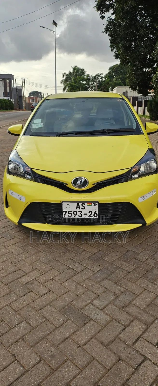 Toyota Vitz 2015 Yellow