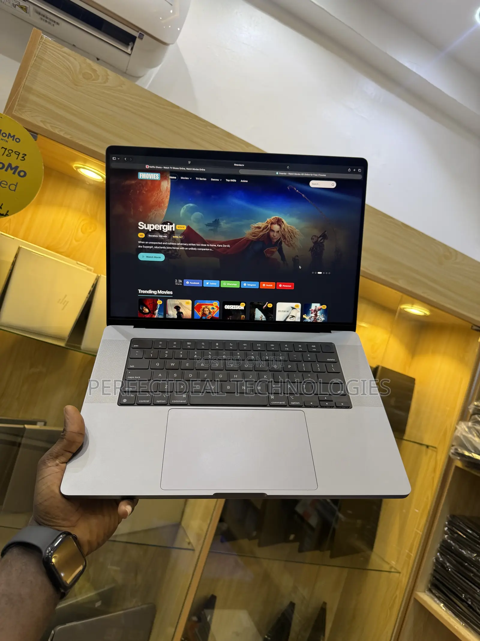 New Laptop Apple MacBook Pro 2021 M1 16GB Apple M1 Pro SSHD (Hybrid) 1T