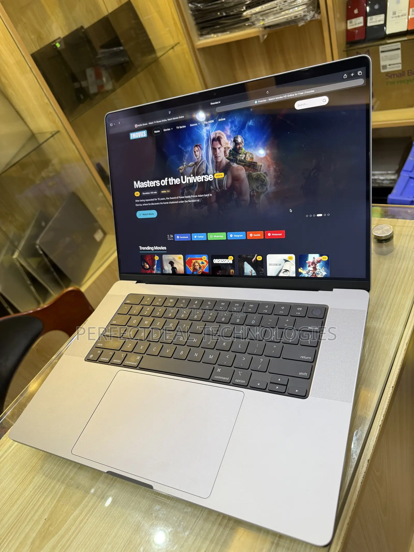 New Laptop Apple MacBook Pro 2021 M1 16GB Apple M1 Pro SSHD (Hybrid) 1T