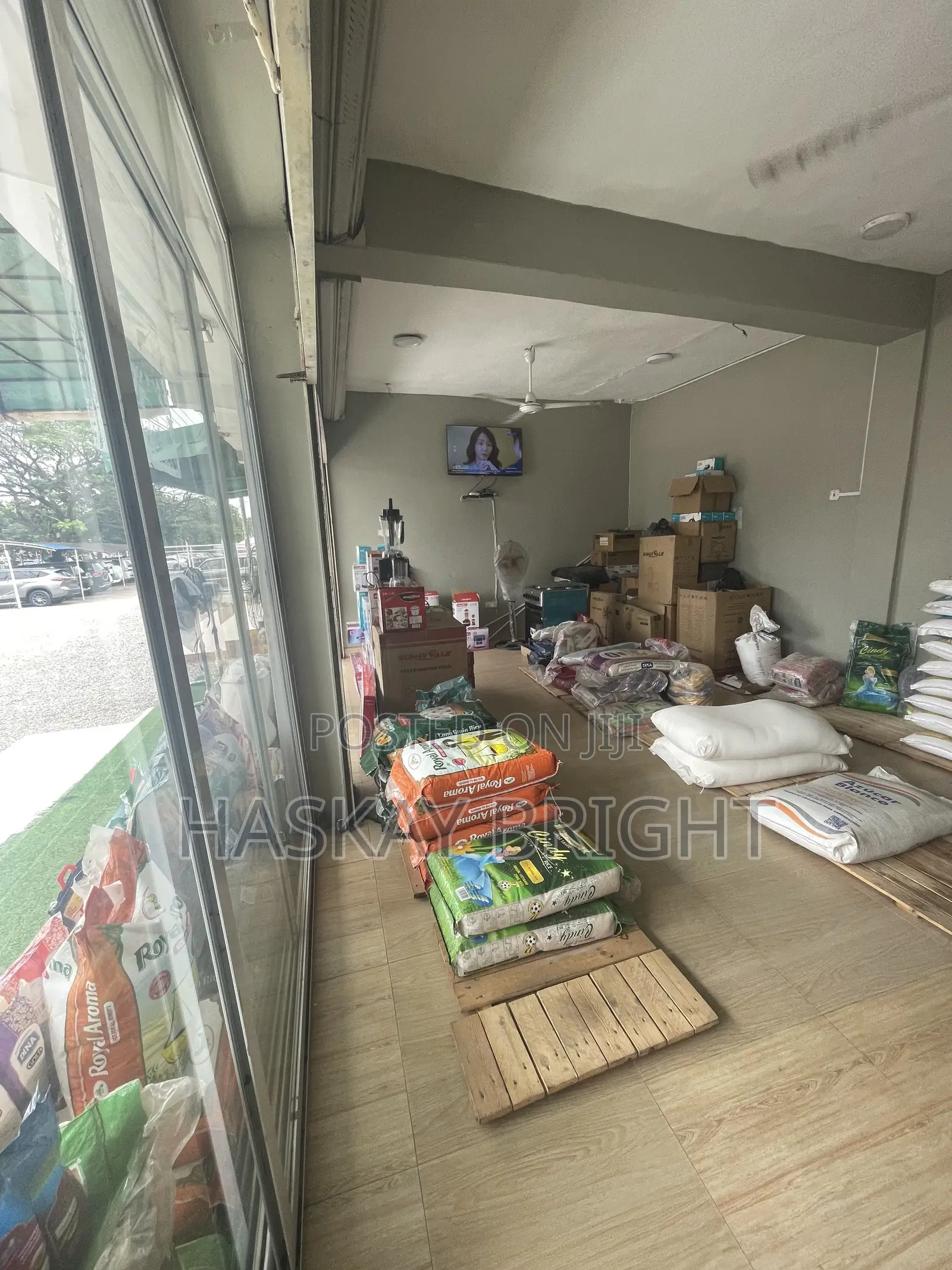 Roadside Shop for Rent at Achimota Mile 7