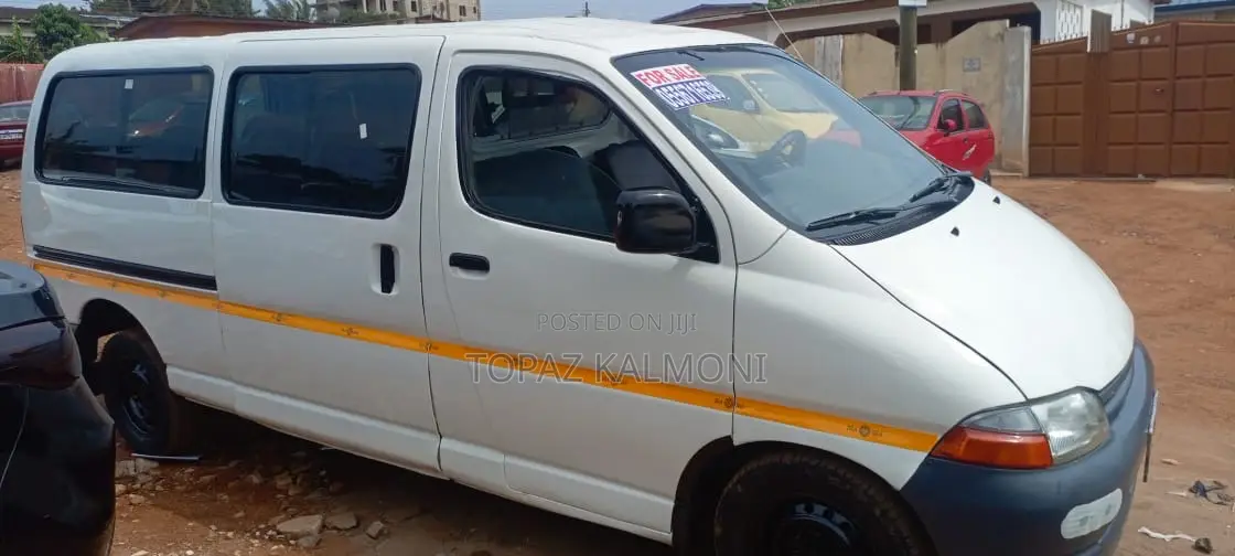 Toyota Grand HiAce 2002 White