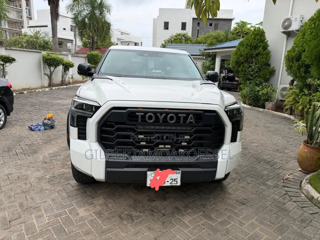 Toyota Tundra 2023 White