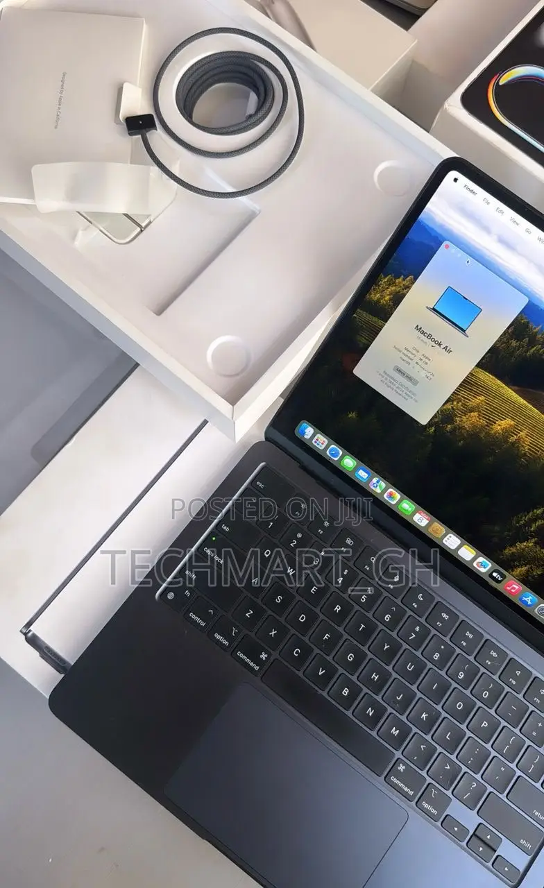 Laptop Apple MacBook Air 2022 M2 16GB Apple M2 SSD 256GB