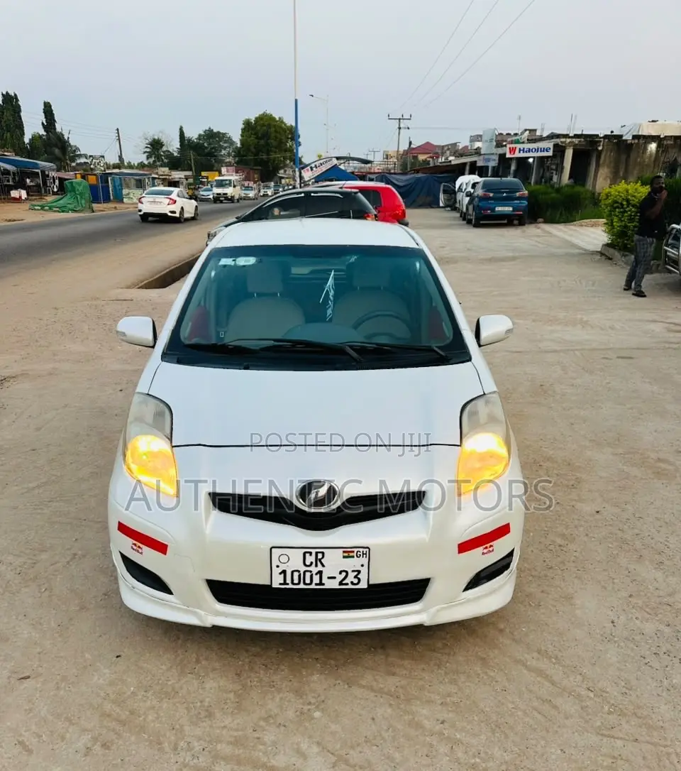 Toyota Vitz 1.0 FWD 3dr 2010 White