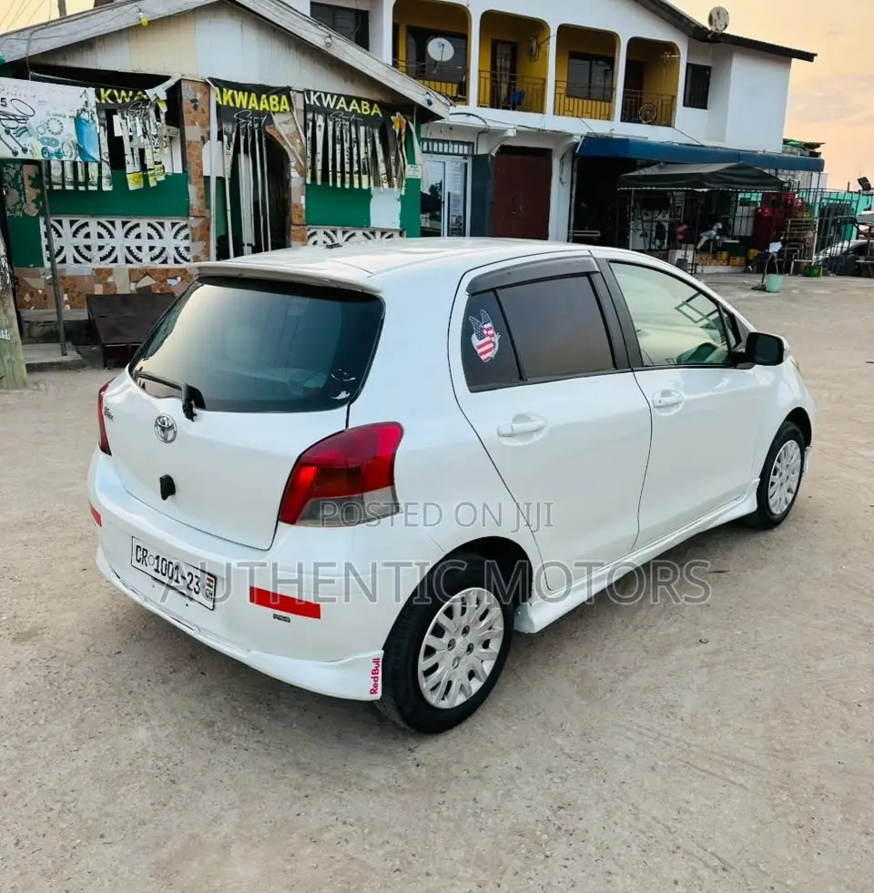 Toyota Vitz 1.0 FWD 3dr 2010 White