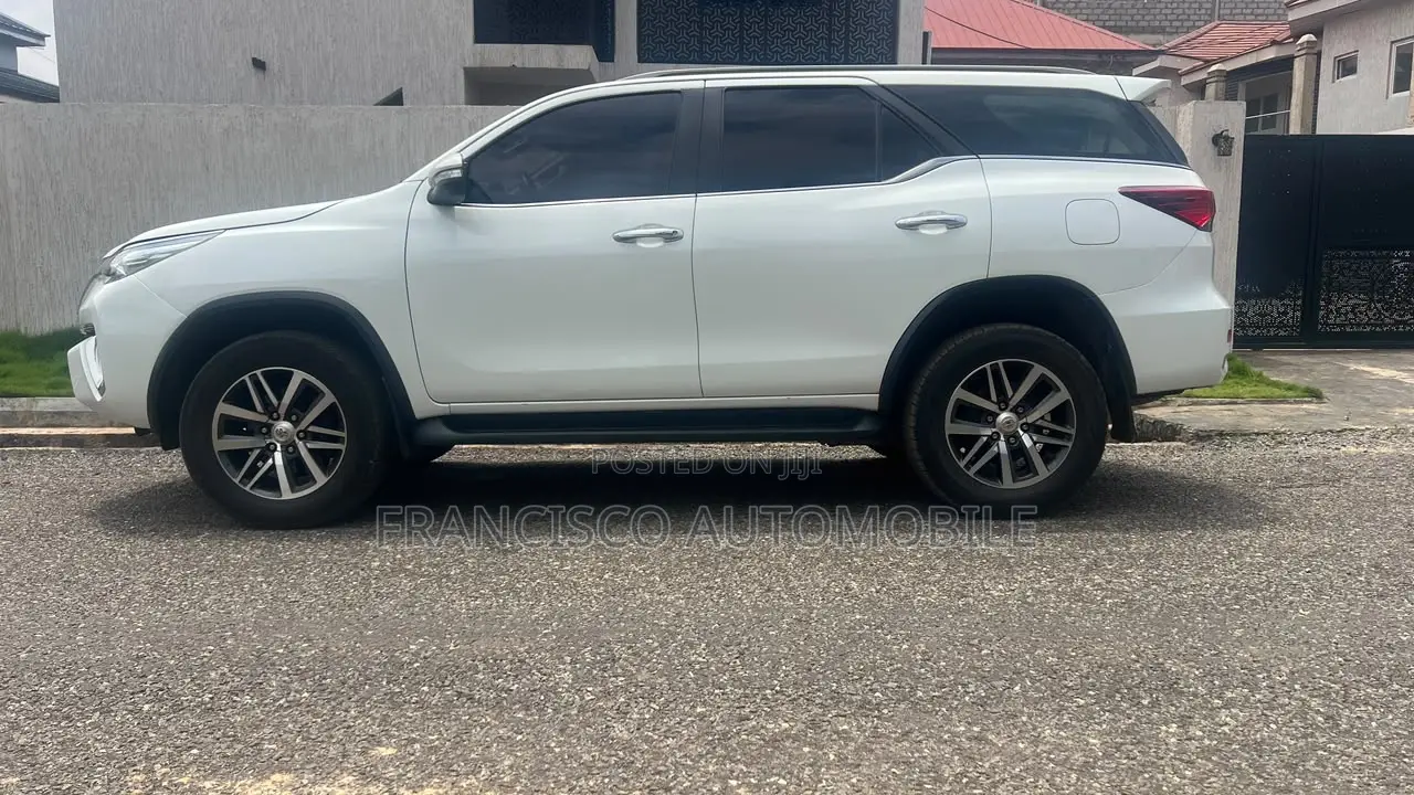 Toyota Fortuner 2.7 AWD 2018 White