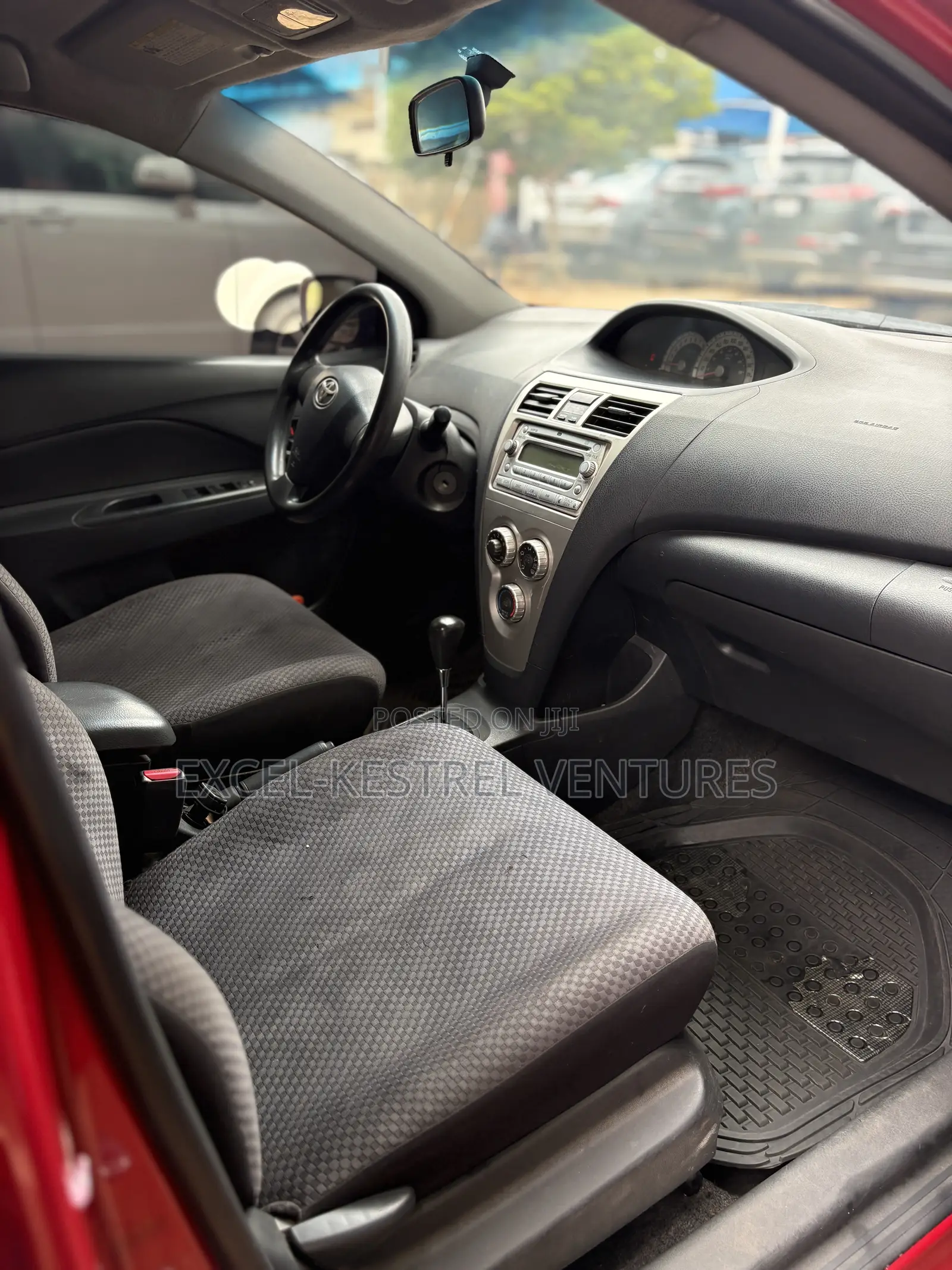 Toyota Yaris Base Sedan 4dr 2010 Red
