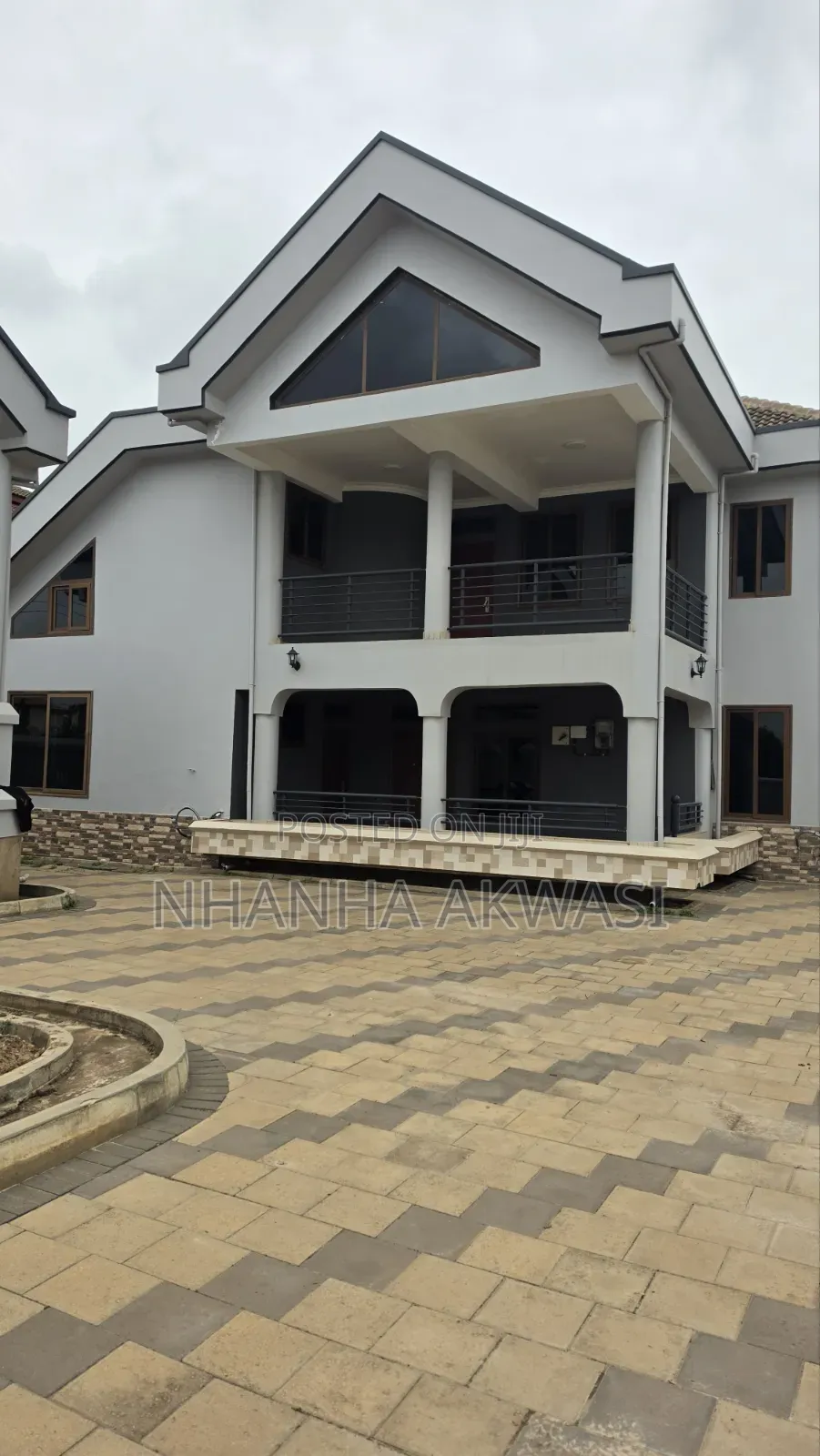 7bdrm House in Community20, Sakumono for rent