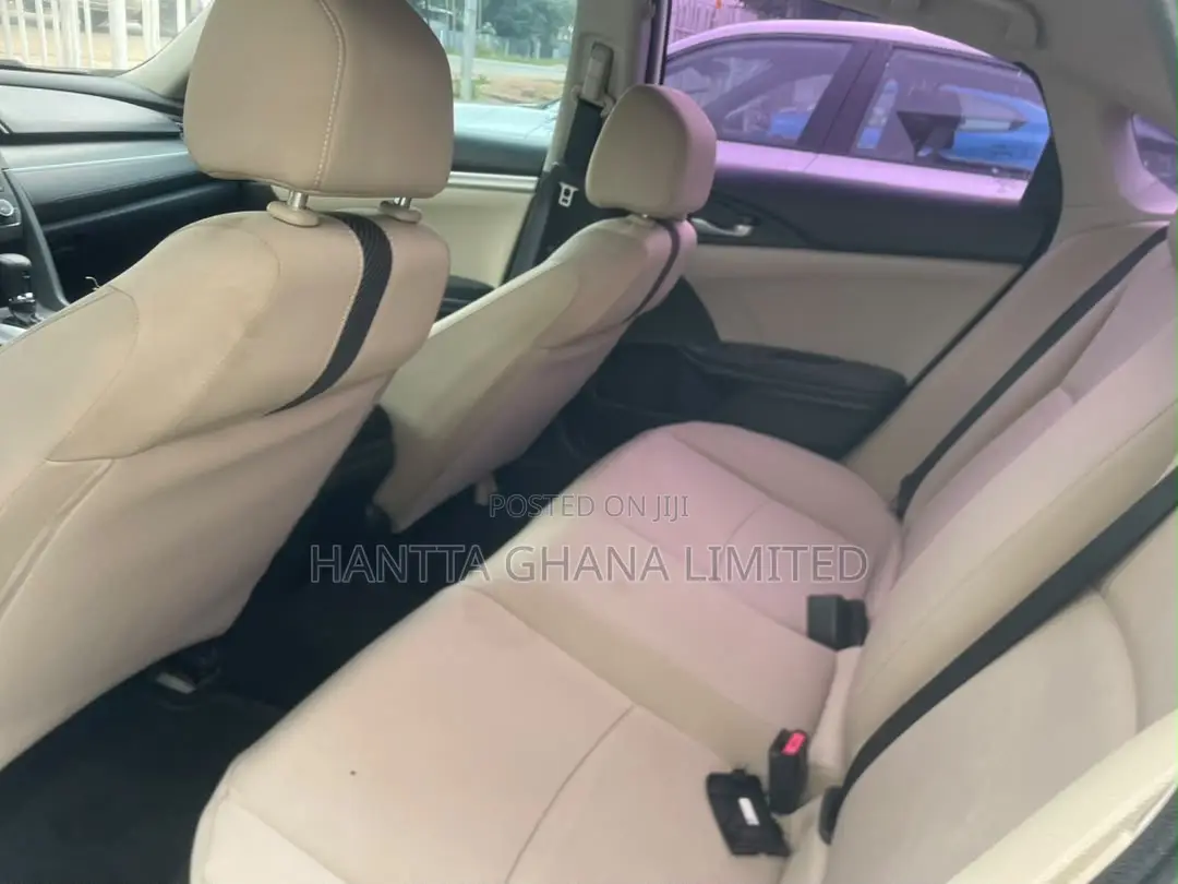 Honda Civic EX Hatchback 2018 White